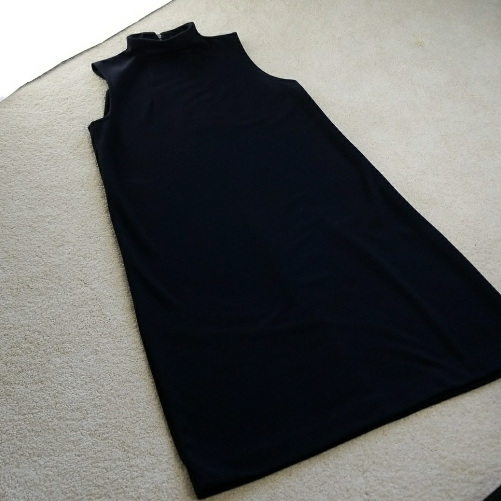 Sleeveless black stretchy dress